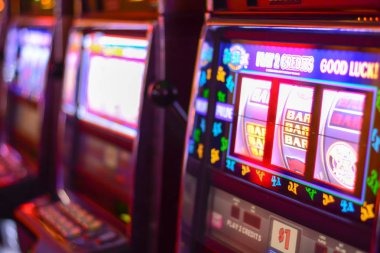 kerbau 28slot mobile app interface showing live-dealer tables and sportsbook menu