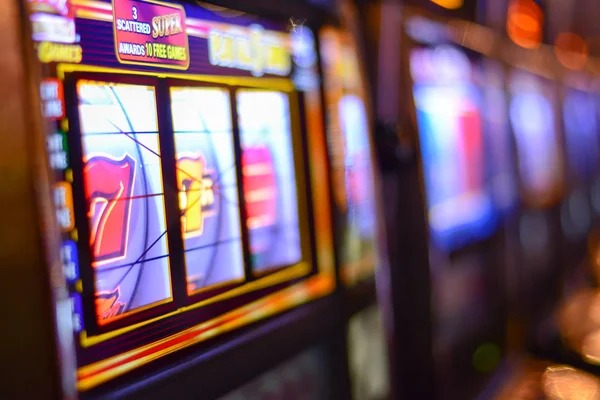 Live Medusa II table with dealer and multi-camera setup at kerbau 28slot